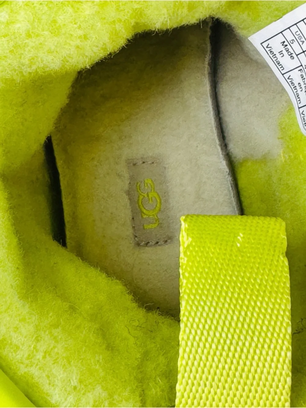 UGG Kids Classic Clear Mini II Boots Sherpa Lined Sulfur Green‎ Size 5 Big Kid